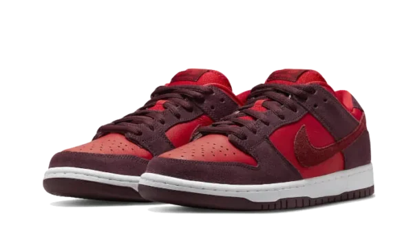 Nike SB Dunk Low Cherry