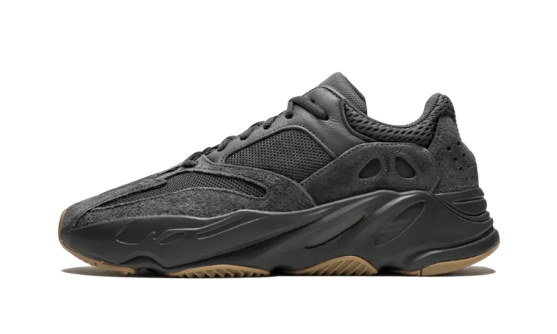 Miniatura Yeezy 700 Utility Black